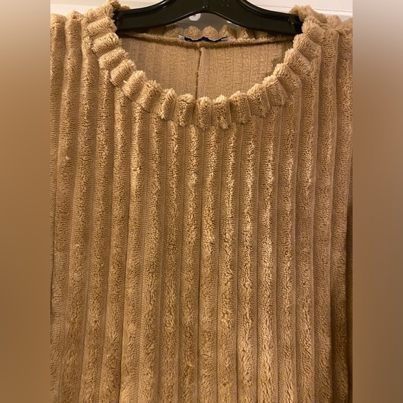 Zara Trafaluc Camel Tan Fuzzy Pullover Cropped Sweater Womens - Picture 4 of 5